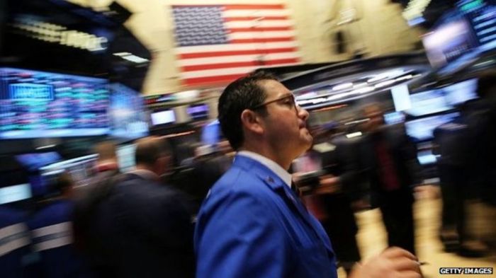 Wall Street Melemah, Data Ekonomi AS Tak Sesuai Harapan