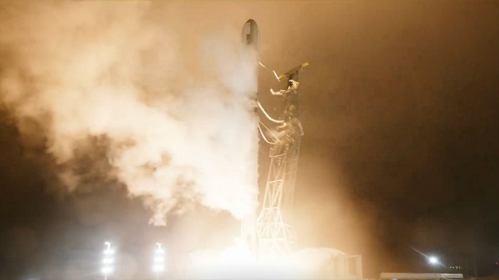 Misi Antariksa Terbaru: SpaceX Kembali Luncurkan Puluhan Satelit ke Orbit.