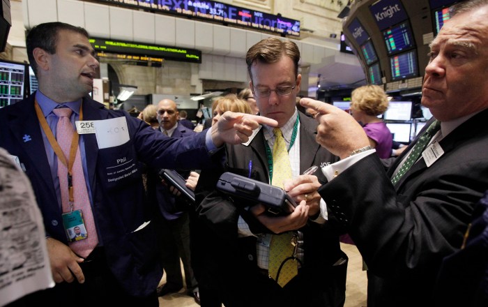 Wall Street Kembali Melemah Dipicu Rilis Data Ekonomi AS yang Tak Sesuai Harapan.