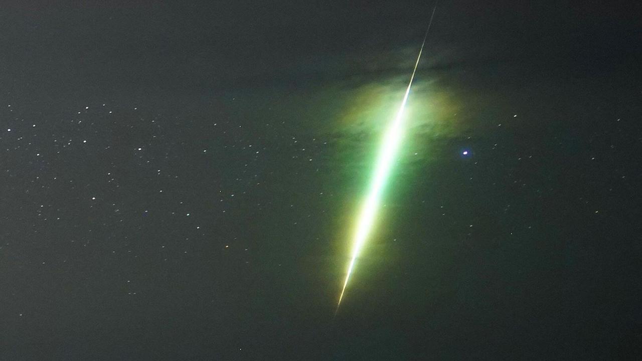 Puncak Hujan Meteor Draconid Waktu & Cara Menyaksikannya di Indonesia