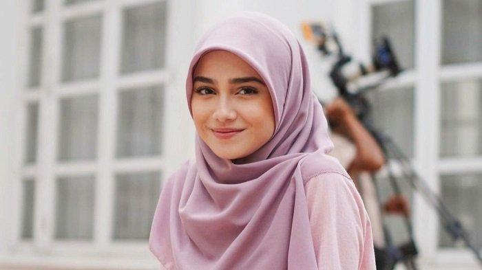 Viral di Media Sosial, El Rumi Dikabarkan Lamar Syifa Hadju Saat Berlibur di Swiss Sebuah Analisis Mendalam